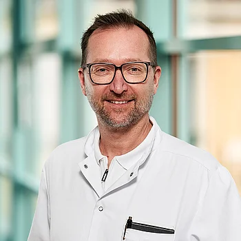 Prof. Dr. med. univ. Eckart Mayr Portraitfoto von Herrn Prof. Dr. Eckart Mayr, Chefarzt Orthopädie