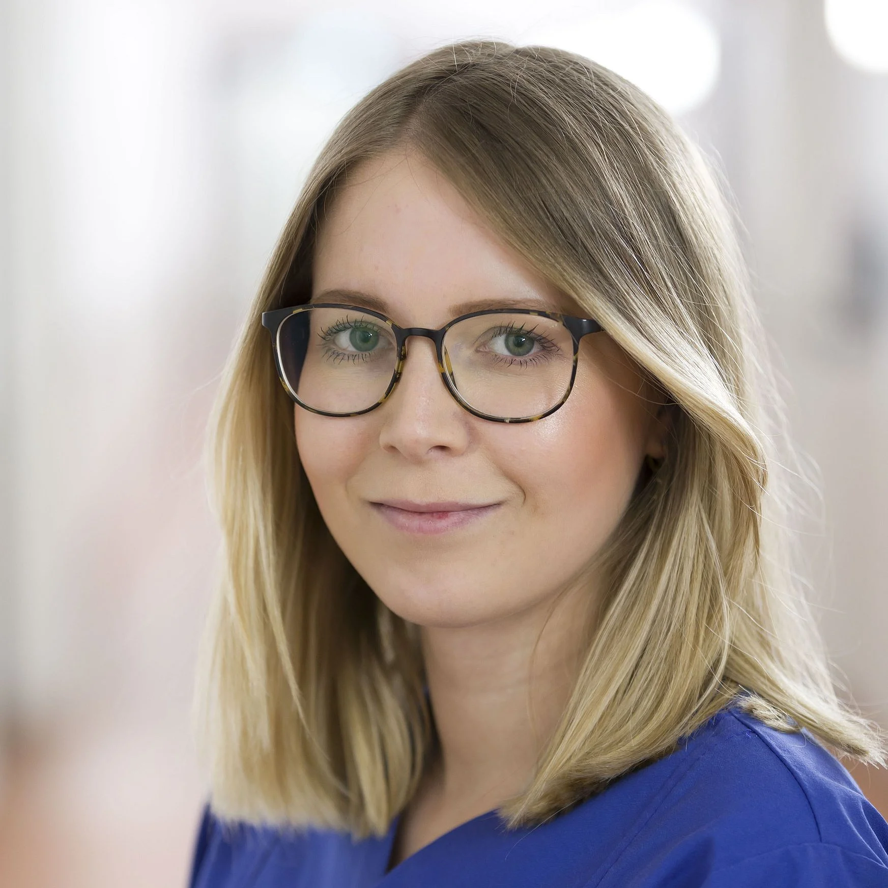 Portraitfoto von Frau Sina Meier, Sekretariat Strahlentherapie