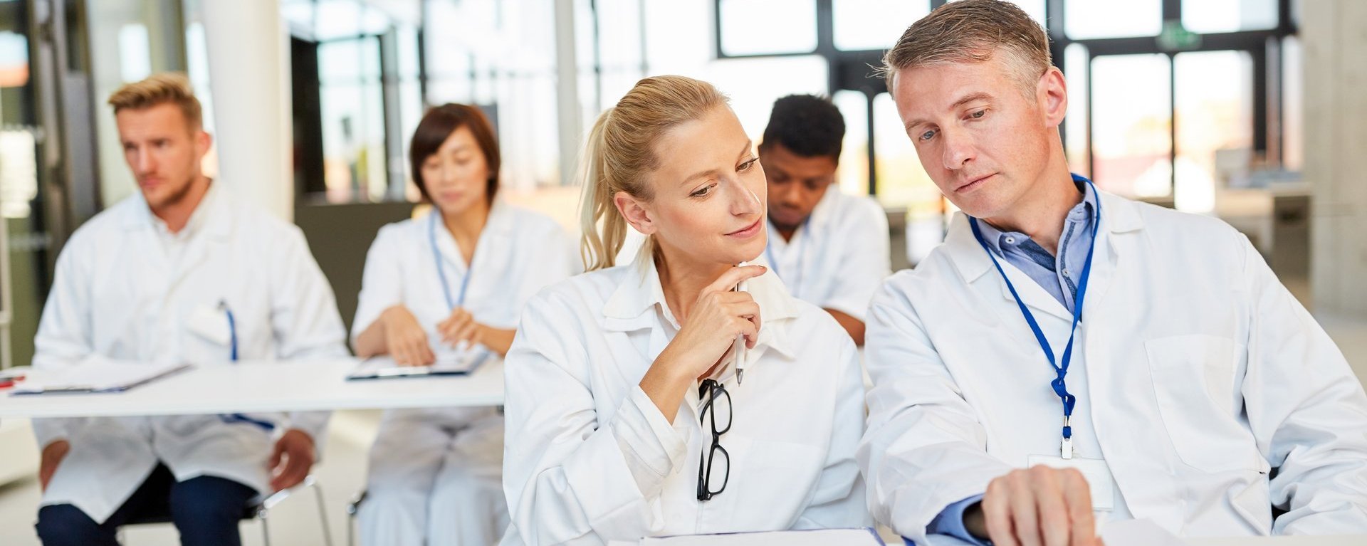 Ärztliches Team bei einer Schulung