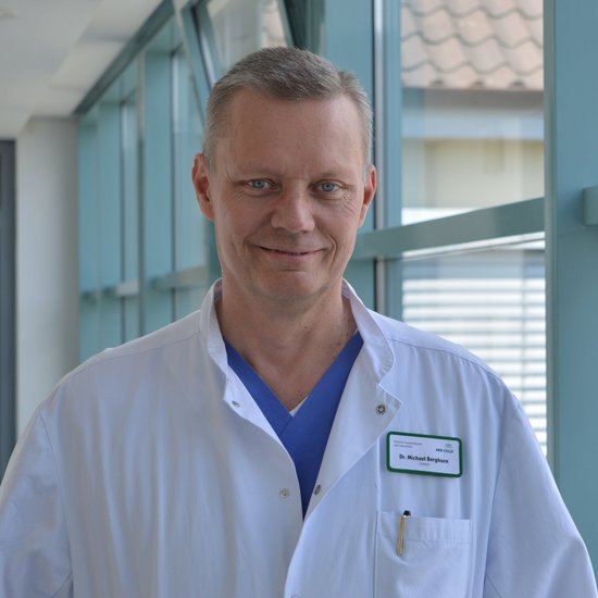 Portraitfoto von Dr. med. Michael Berghorn, Chefarzt Gynäkologie und Geburtshilfe, Schwerpunkt Spezielle Geburtshilfe und Perinatalmedizin