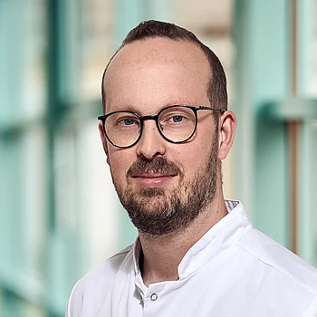 Dr. med. Yannick Lippka Portraitfoto von Herrn Dr. Yannick Lippka, Chefarzt Urologie