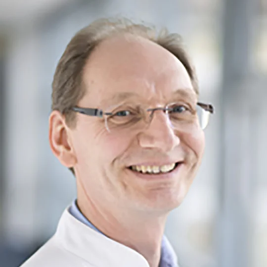 Portraitfoto von Herrn Dr. rer. nat. Karl-Joachim Dörner, Medizinphysik-Experte