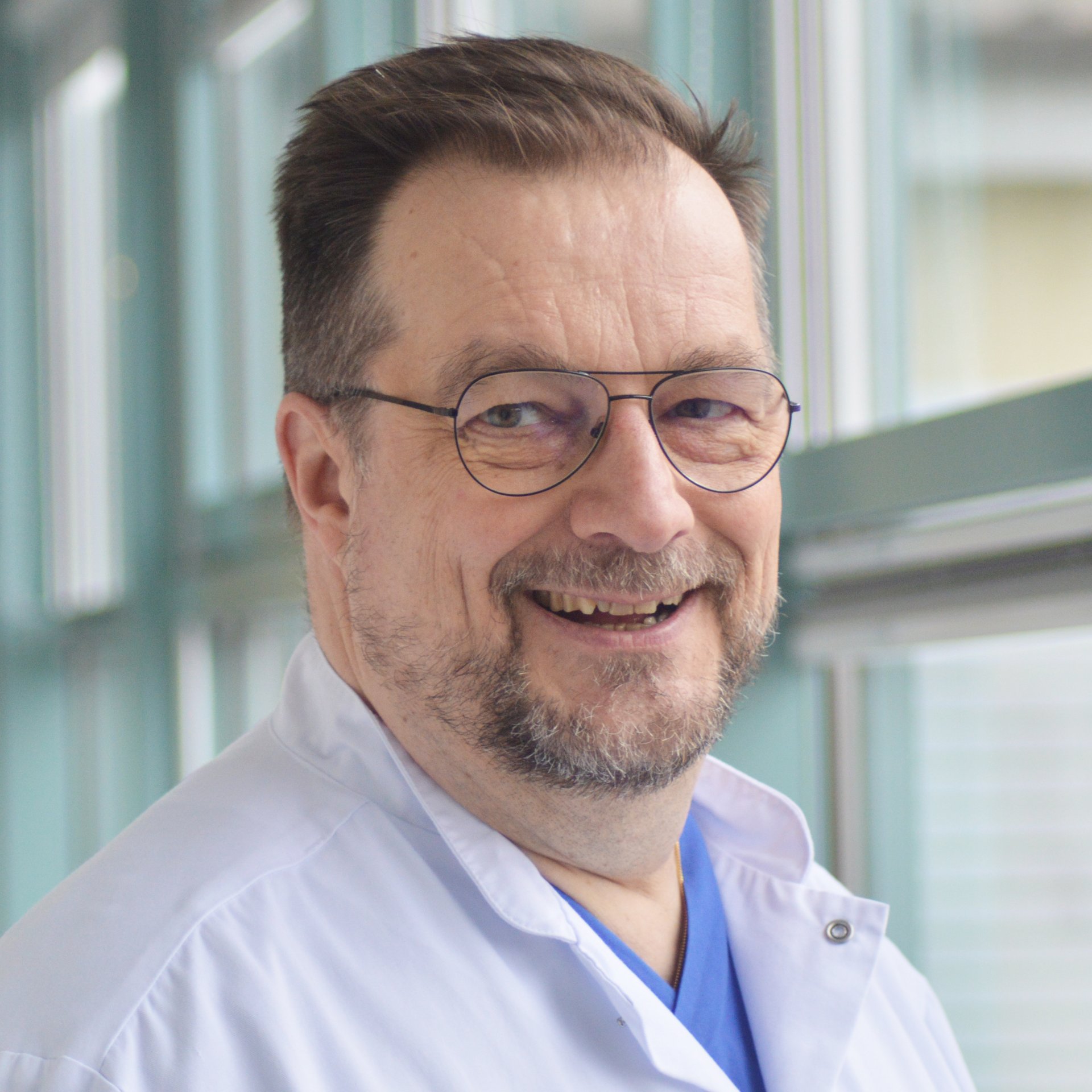 Portraitfoto von Herrn Dr. Erck Elolf, Chefarzt Interventionelle Radiologie und Neuroradiologie